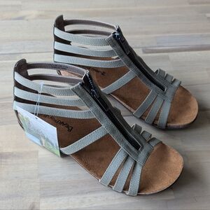Bearpaw Layla Sandals NWT (Sz 9)